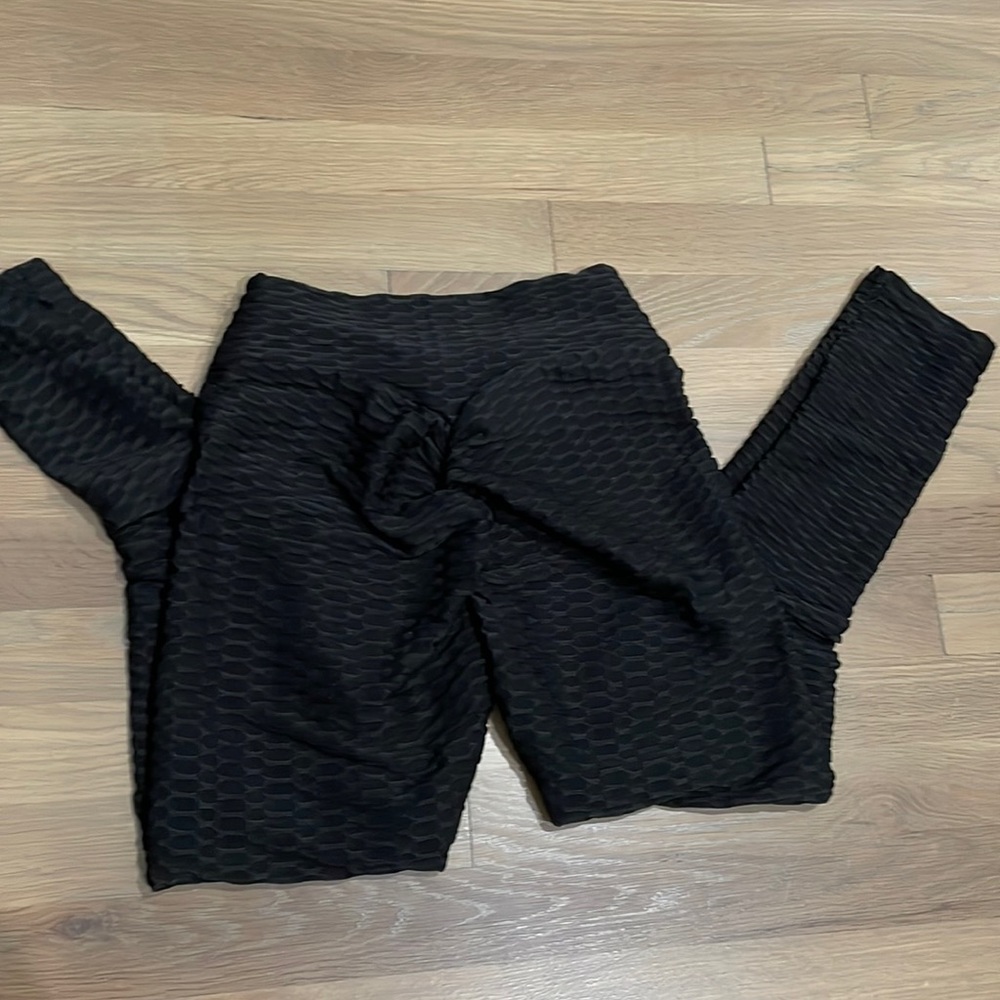 Scrunch butt workout leggings
